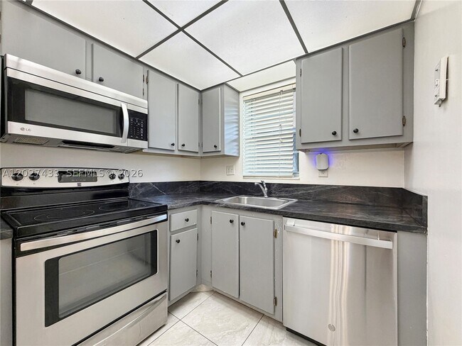 Photo - 3300 W Rolling Hills Cir Unit 509
