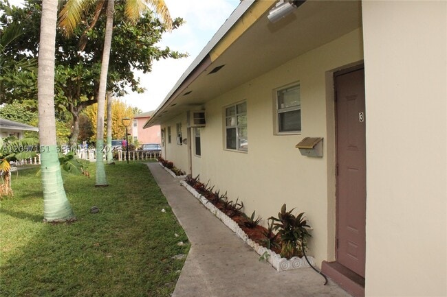 Photo - 334 SW 2nd St Unit 1