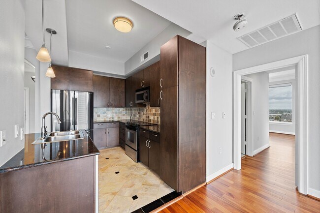 Photo - 3333 Allen Pkwy Unit 2110