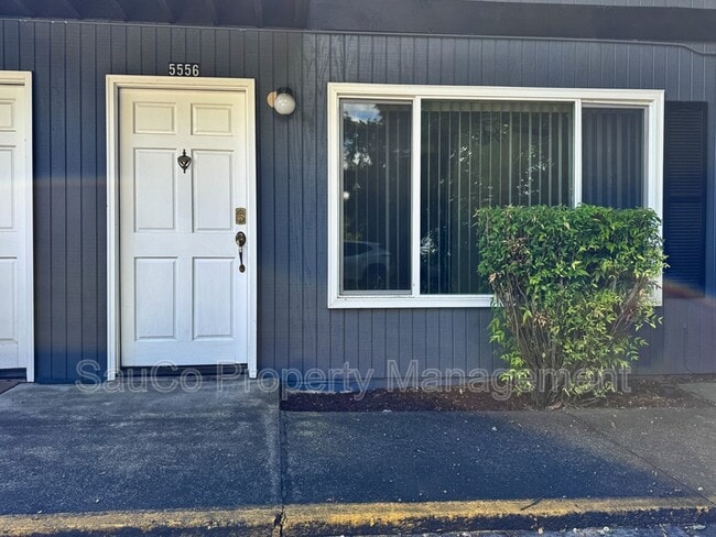 Building Photo - 5556 SW Beaverton Hillsdale Hwy Rental