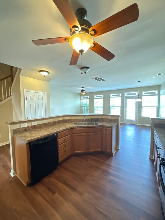 Photo - 3819 Balsam St