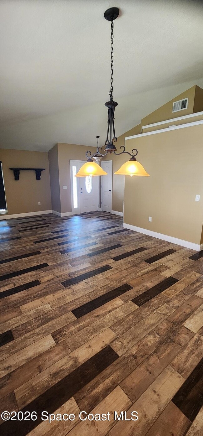 428 Heathrow Cir