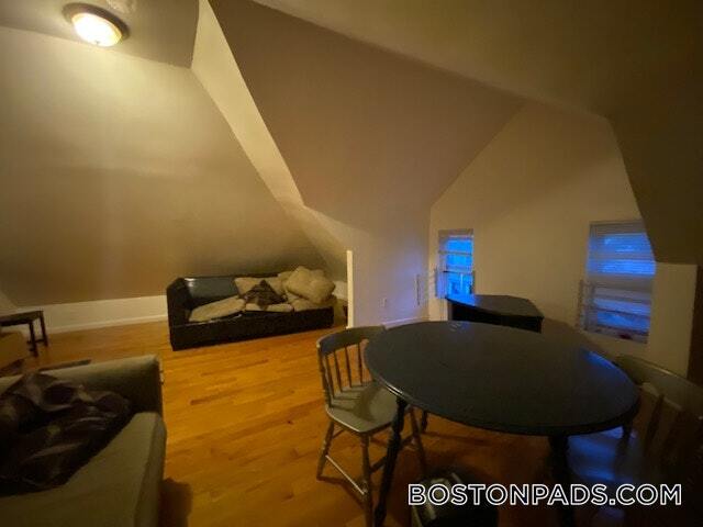 Building Photo - 37 Bradlee St Unit 3
