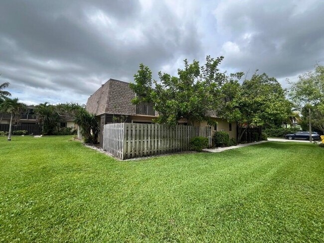 Building Photo - 4803 Waterview Cir