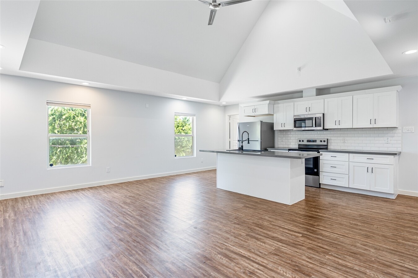 Photo - 3424 Tuam St