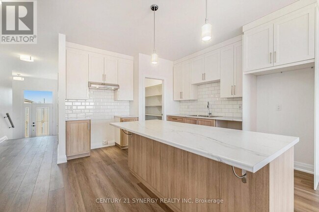 Photo - 832 Namur St
