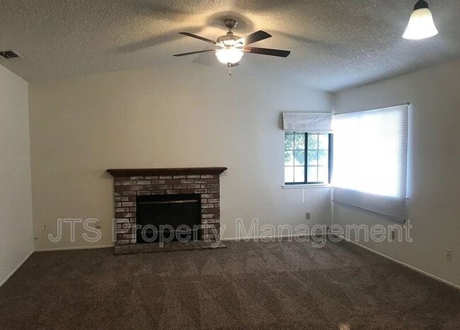 Photo - 652 Hanisch Dr