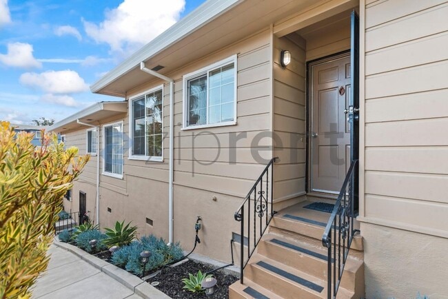 Photo - 2033 High St