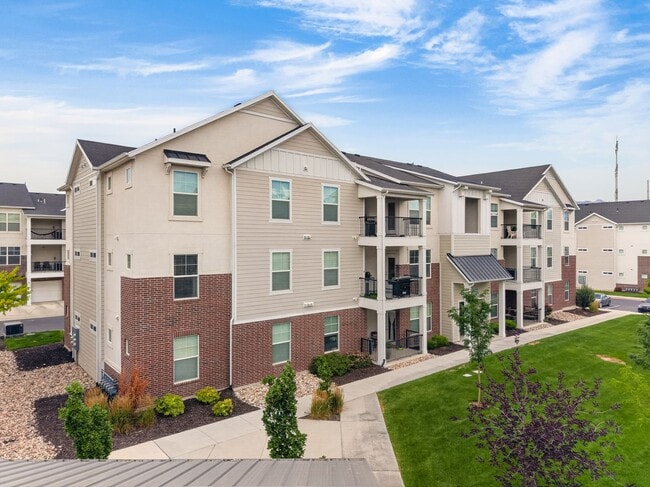 Building Photo - Spacious 3 Bed, 2 Bath Condo in The Exchange – Lehi, UT