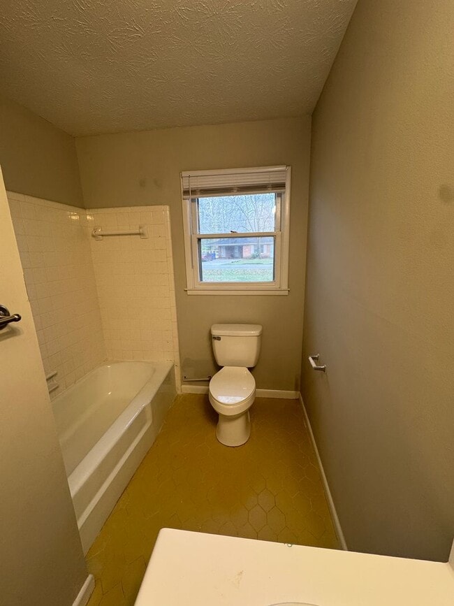 Photo - 2029 Kay Dr SW