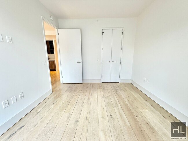 Photo - EAST 2ND ST Unidad 6E