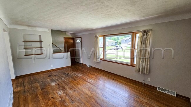 Photo - 167 Red Wing Rd SW