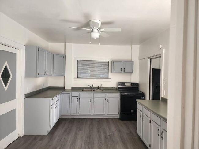 Building Photo - 1406 Schuylkill Ave Rental