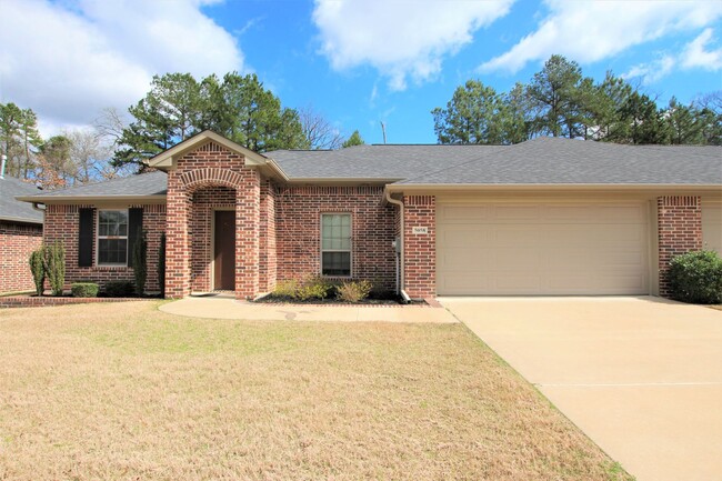 Available Now: 3 Bedroom, 2 Bathroom Town ... - Available Now: 3 Bedroom, 2 Bathroom Town ... House