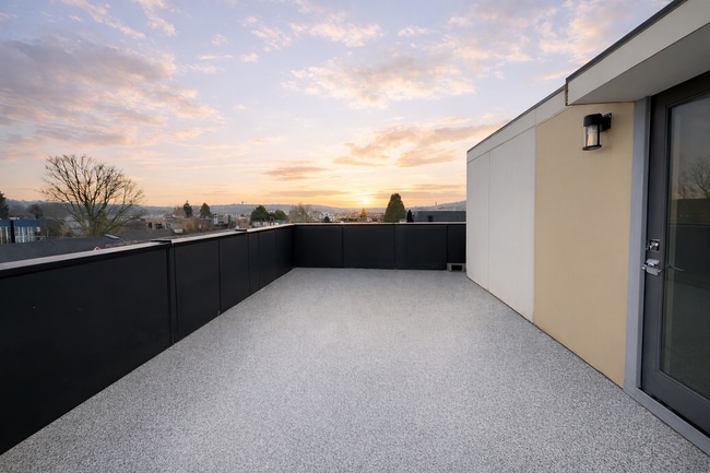 Private rooftop deck with panoramic views - perfect for relaxing - 1733 NW 63rd St