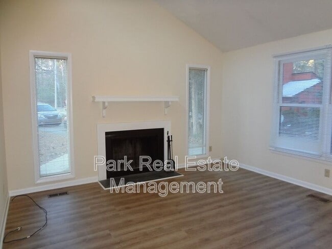 Photo - 108 Aberdeen Ct