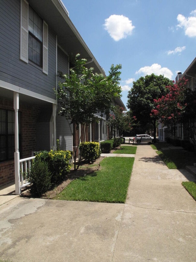 Building Photo - RHICK Unit RHICK