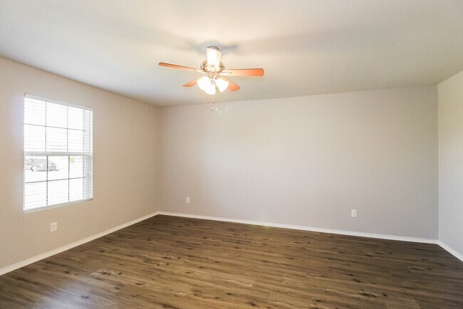 Photo - 128 Feverbush Dr House