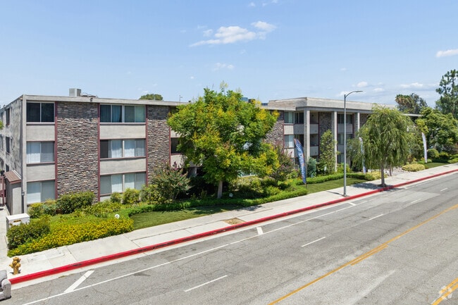 Woodland House Apartments