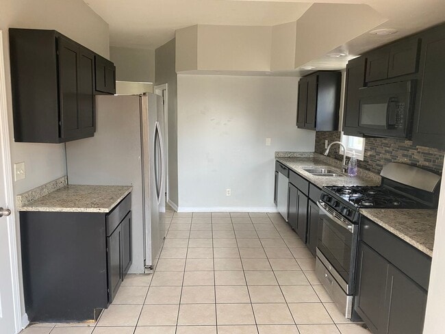 Photo - 4 bed -room house