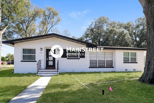 Building Photo - 3 Bedroom Pet-Friendly Home in WINTER HAVEN, FL with Main Street Renewal