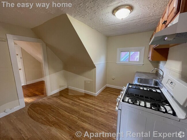 Building Photo - Somerville/Teele Square 2 Bedroom Rental