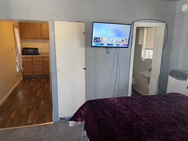 TV - 125 E 100 N Unit apt 4