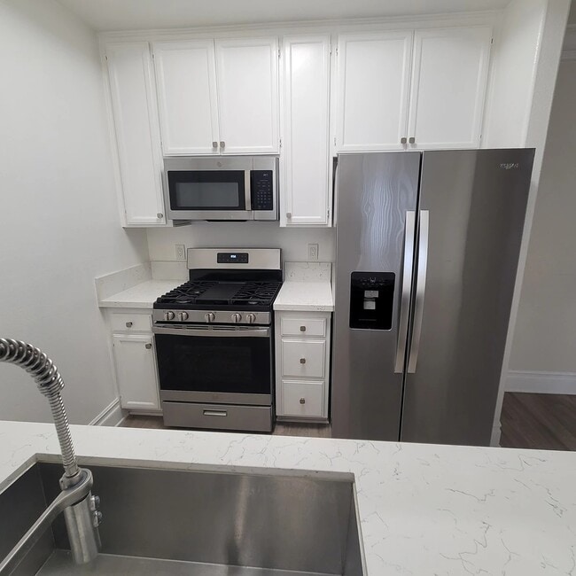 Building Photo - 2669 S Barrington Ave