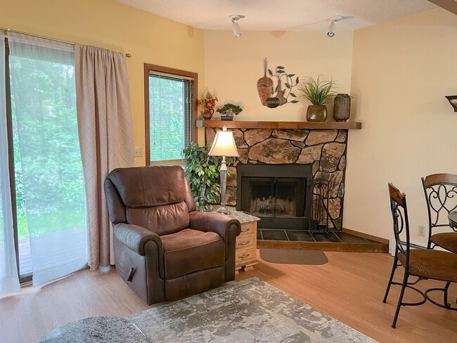 Photo - 4860 Mills Dr