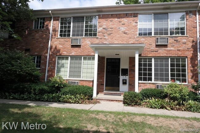 630 Ann St Unit 8