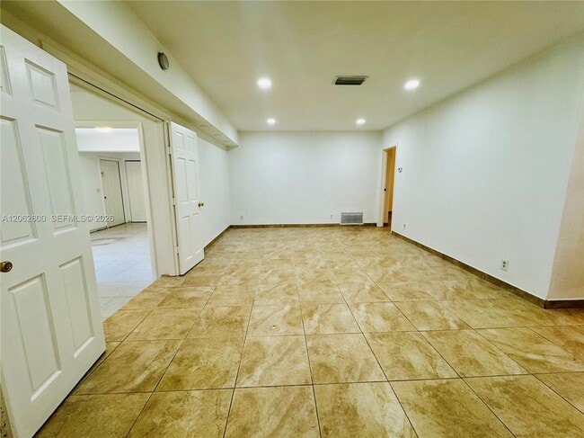 Photo - 717 NE 10th Ave