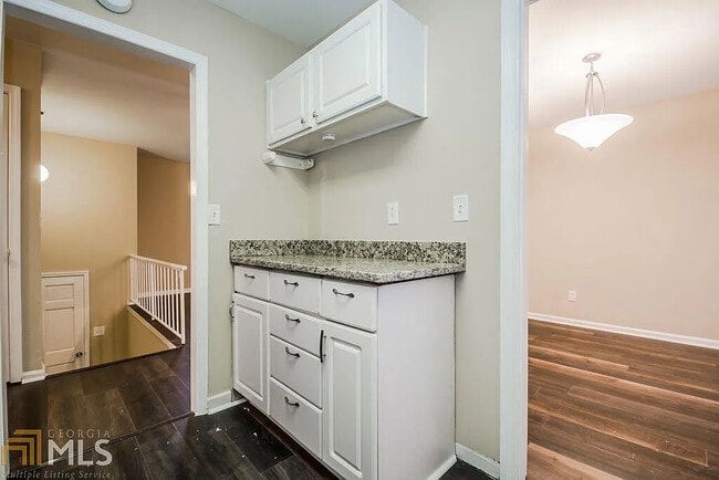 Room in Single Family Home on Reba Rd