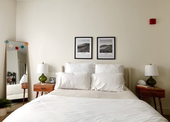 Primary bedroom - 60 Winooski Falls Way Townhome