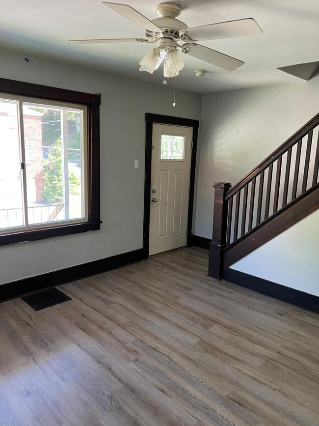 Photo - 749 Hampshire Ave