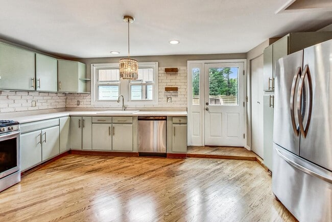 Photo - 129 E 55th St