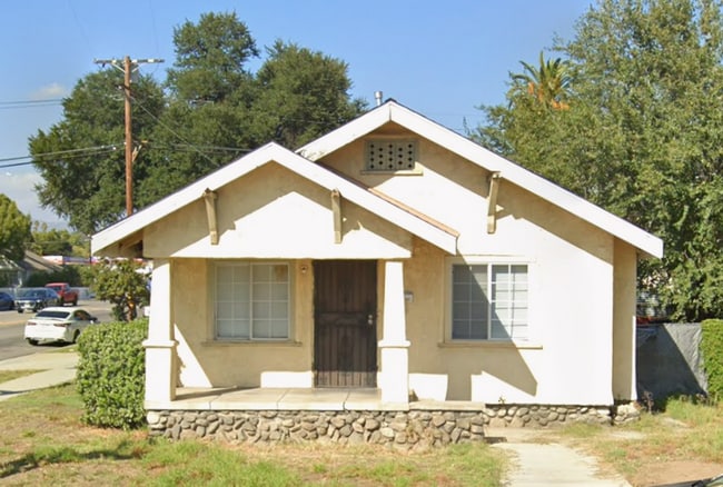 Building Photo - 591 W Monterey Ave Unit 591