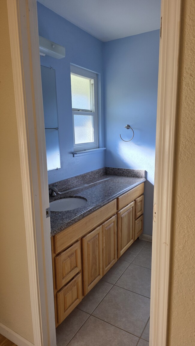 Building Photo - 5585 Hemlock Ter Rental