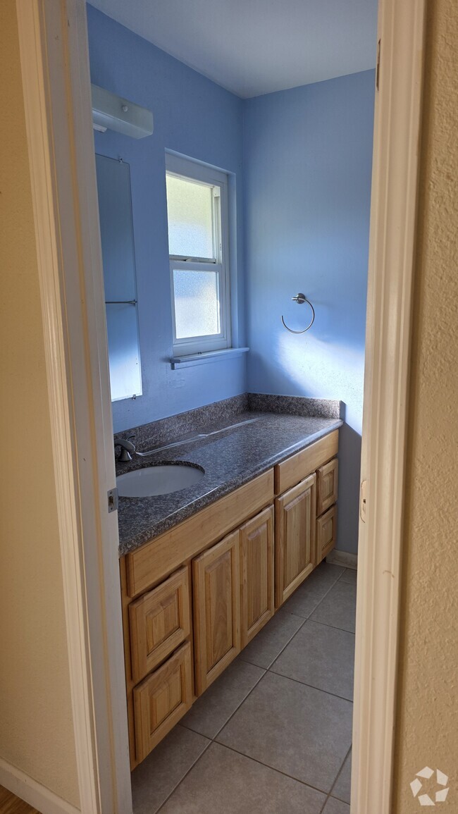 Building Photo - 5585 Hemlock Ter Rental