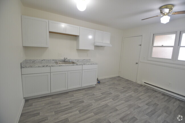 Building Photo - 161 W Spring St Unit APT D6