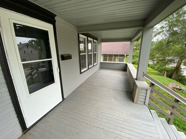 Photo - Fully Remodeled 2 Bed 1 Bath!!