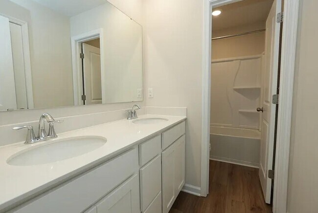 Photo - 1338 Woodhouse Dr