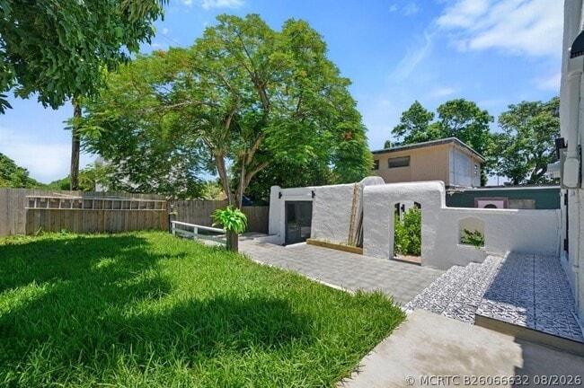 Photo - 823 33rd St