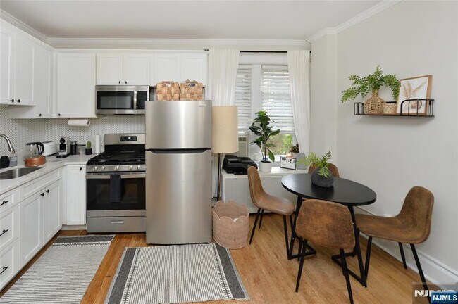 Photo - 275 Engle St Unidad N3