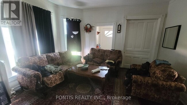 Photo - 452 Confederation St