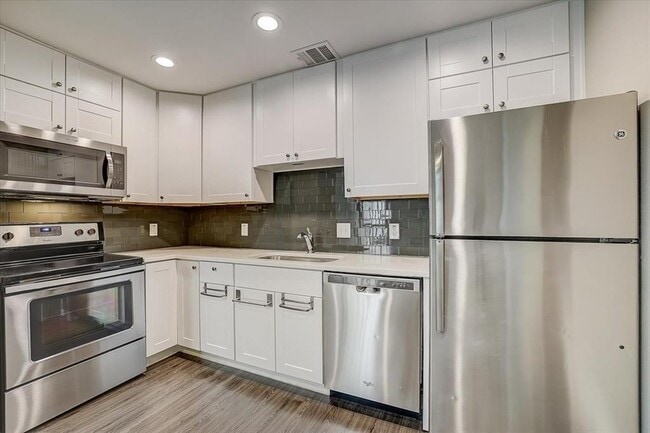 Building Photo - 935 La Posada Dr Unit 222