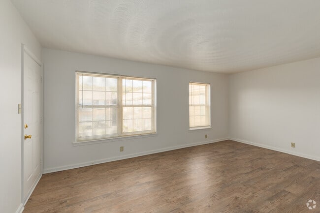 1BR, 1BA - 700SF-Living Area