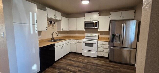 Building Photo - 4931 Green River St