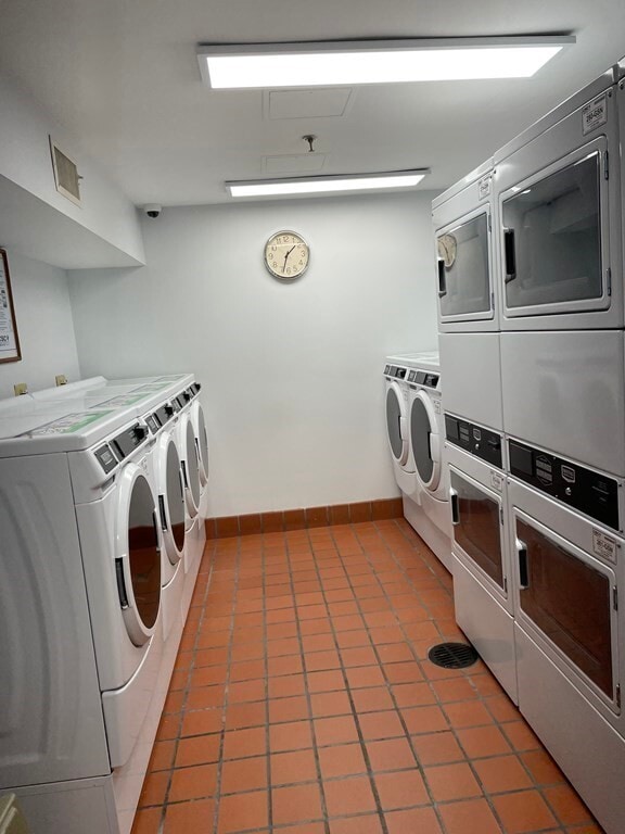 Building Photo - 1933 Commonwealth Ave Unit 504