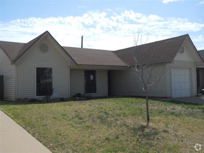 Building Photo - 11 Shady Brook Cir Rental