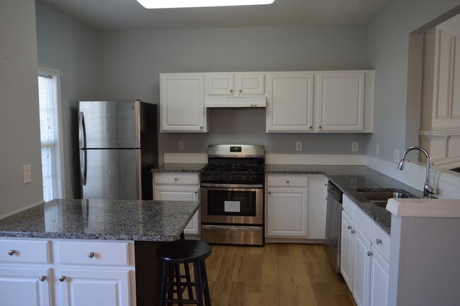 Photo - 913 Prestwyck Ct